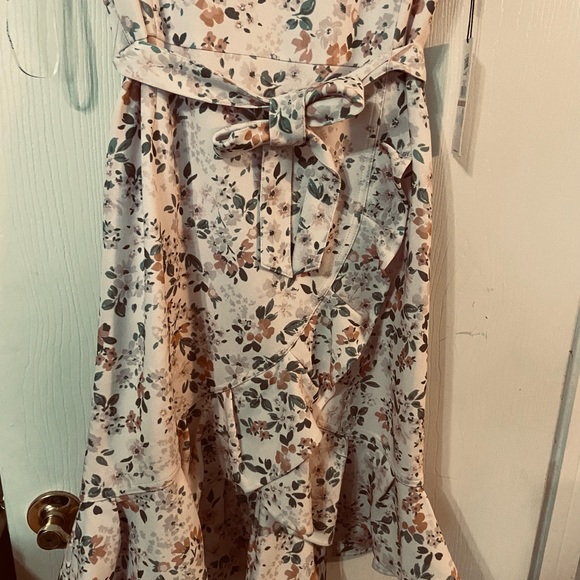 CALVIN KLEIN NWT DRESS WITH CAP SLEEVES. - Picture 3 of 9